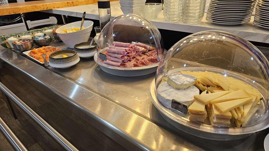 Brit Hotel Plaisance A9/A61 纳博讷 餐厅 照片